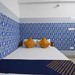 Spot On 75685 Shri Giriraj Dham