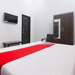 Oyo 67215 Shri Hit Radha Bhawan