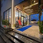 Hotel Three Seasons