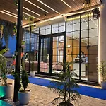 Hotel Three Seasons