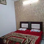 Hotel Hari Krishnashrya Near Banke Bihari Temple
