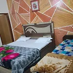 Hotel Hari Krishnashrya Near Banke Bihari Temple