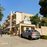 Teerath India - Spacious 1Bhk Near Prem Mandir