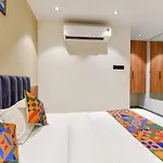 Hotel Solitaire Tower - Top Rated Area- In House Parking