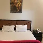 11 Flowers Service Apartment By Grb