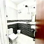 Diamond Holiday Inn