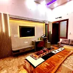 Premium Homestay Near Banke Bihari Ji With Power Backup - Free Wifi - Washing Machine Etc