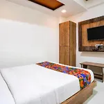 Hotel Whitehouse - Best Family Stay In Vrindavan- Ideal For Families - Inhouse Parking -Free 5G Internet