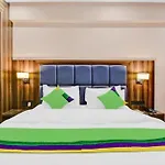 Hotel Light House -Free Unlimited 5G Internet, In House Parking- Fully Ac - Near Prem Mandir