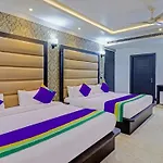 Hotel Happy Tree Premium - Best Rated Boutique Hotel For Families- Near Prem Mandir