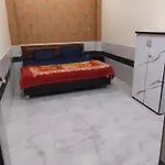 Kaka Guest House Near Prem Mandir And 100 Mt Far Away From Premanand Maharaj G