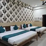 Hotel Urban Silverkey Golden House - Vrindavan Best Selling Hotel- Near Prem Mandir - Ideal For Families