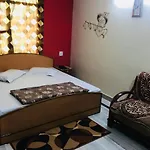 Giriraj Kripa Atithi Bhawan