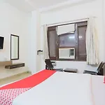 Oyo 72519 Meera Bhawan