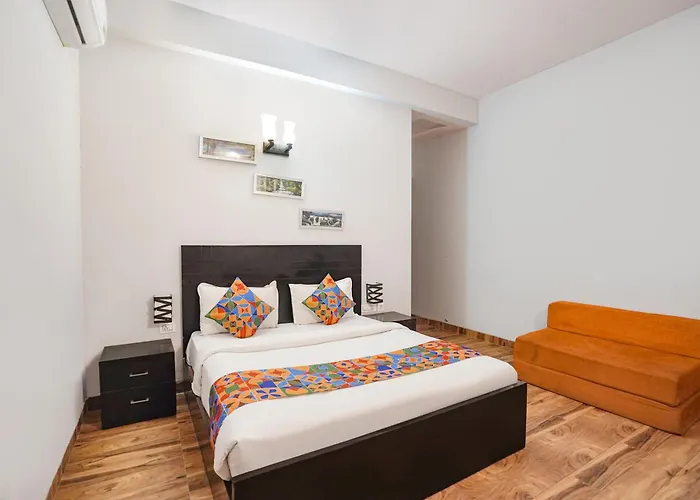 Fabhotel Vraj Inn