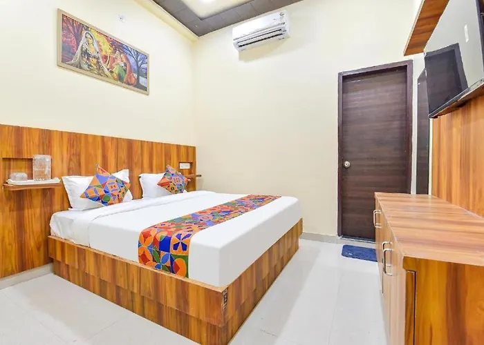 Hotel Premium Residency Fully Air Condition With Free Wifi Luxury Rooms Top Rated & Best Selling Hotel In Vrindavan