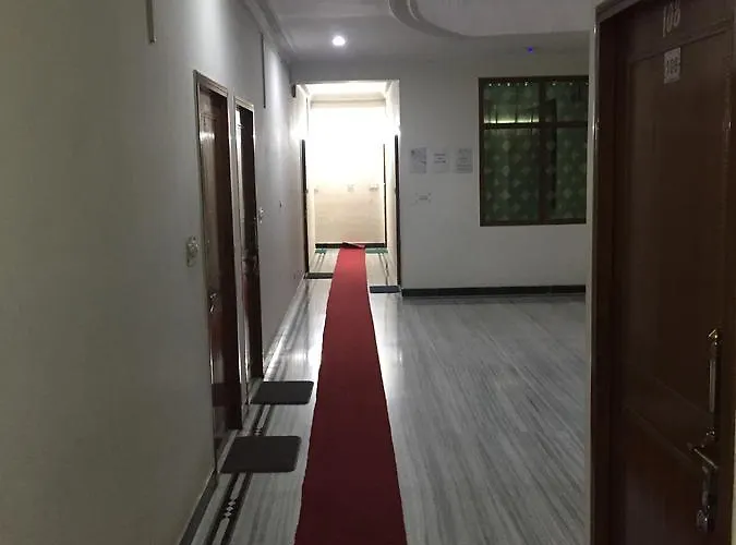 Giriraj Kripa Atithi Bhawan