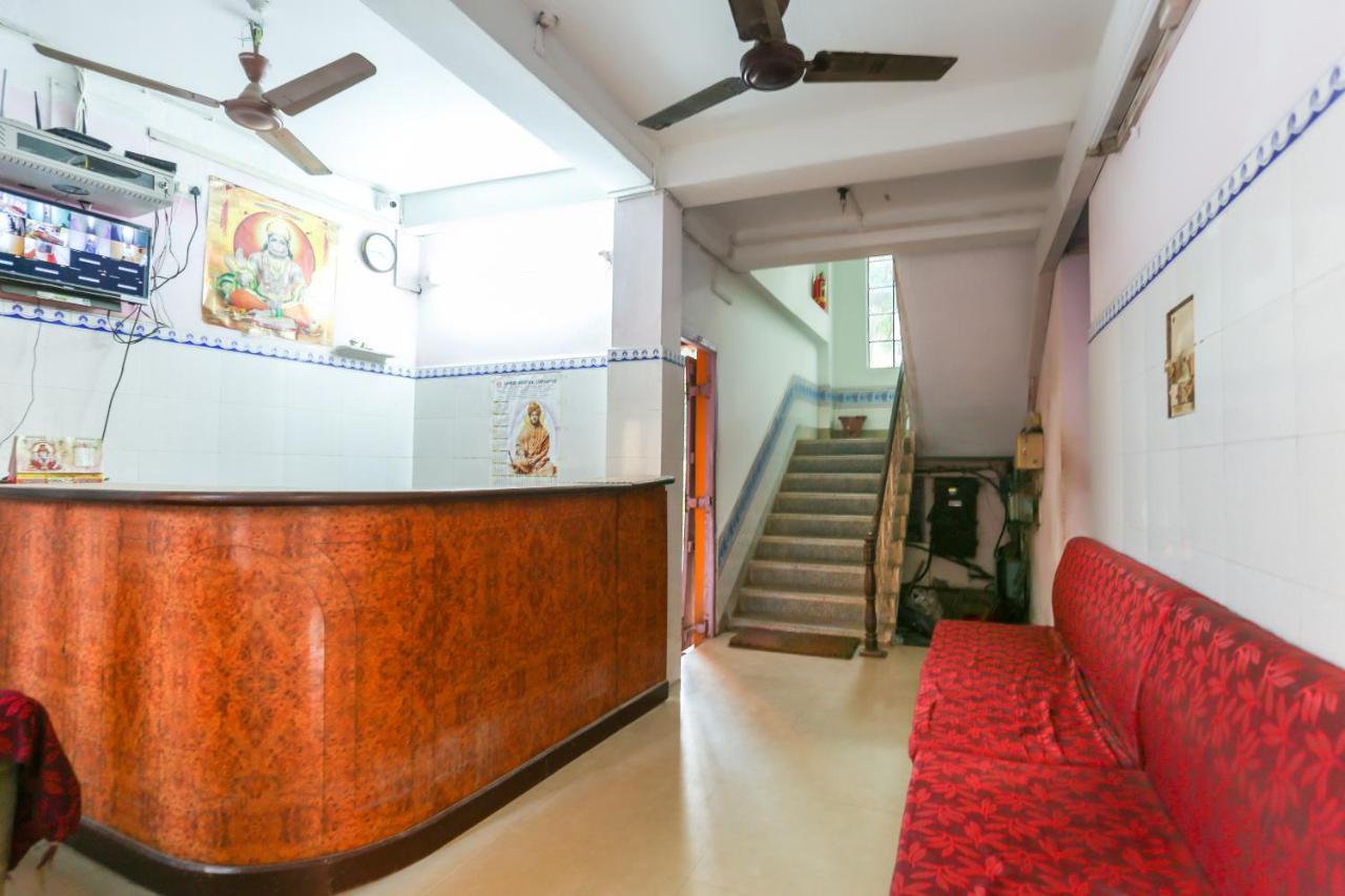 Spot On 75685 Shri Giriraj Dham Hotel