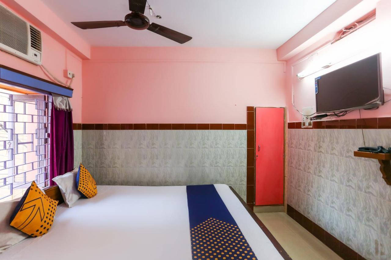 Spot On 75685 Shri Giriraj Dham Hotel