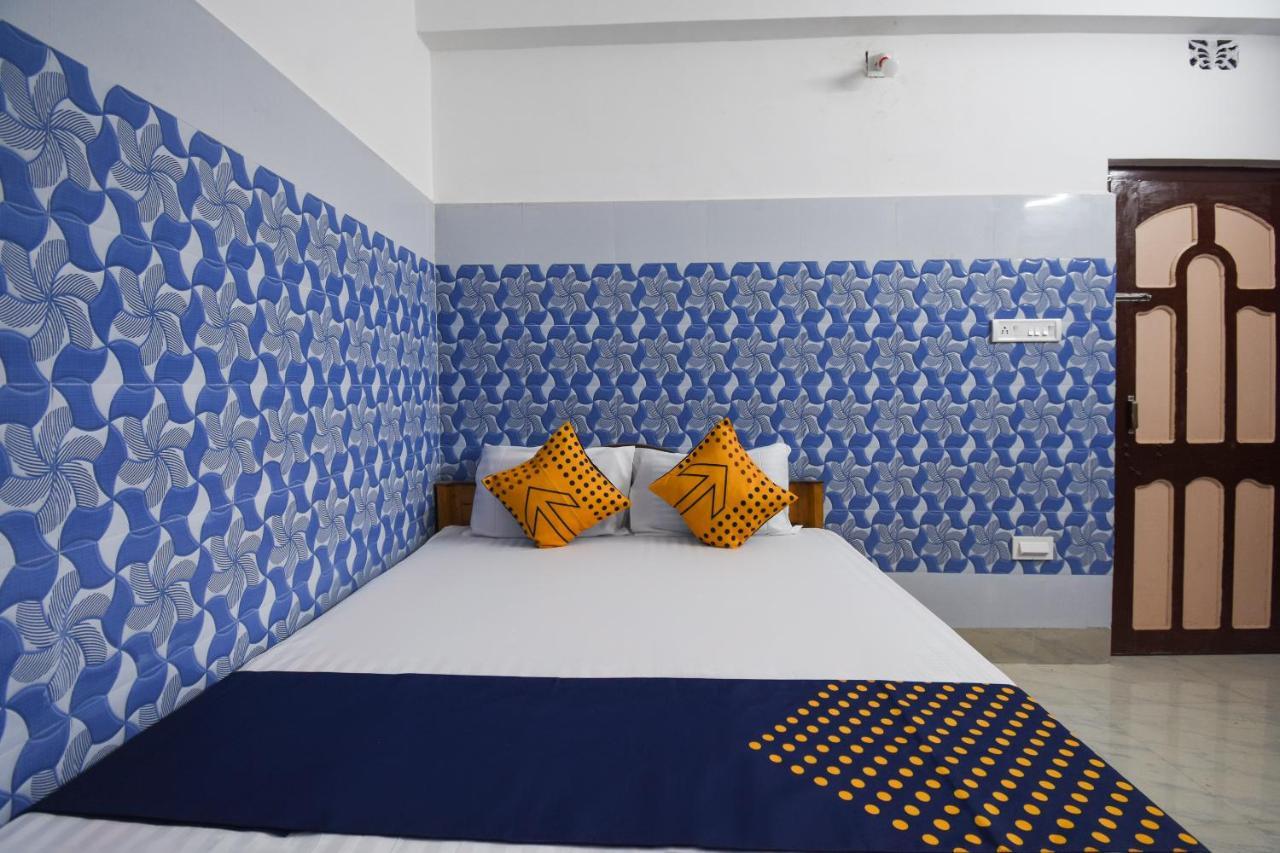 Spot On 75685 Shri Giriraj Dham Hotel 3*