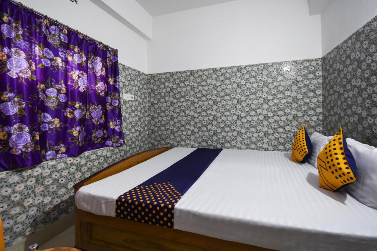 Spot On 75685 Shri Giriraj Dham Hotel