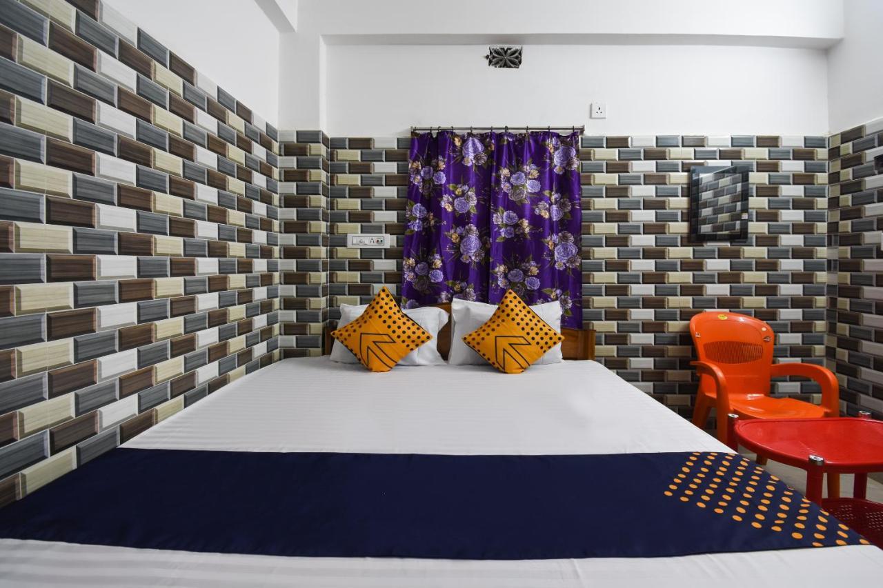 Spot On 75685 Shri Giriraj Dham Hotel 3*