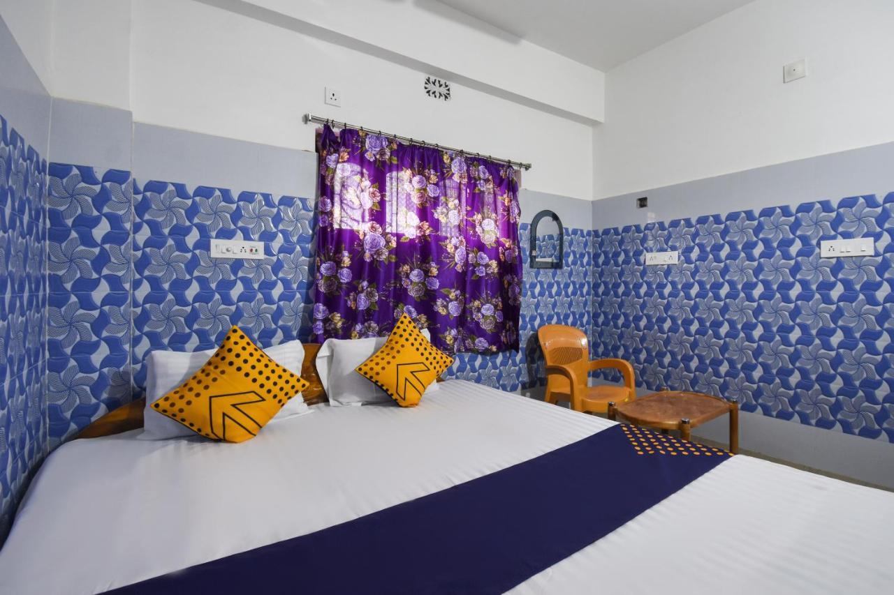 Spot On 75685 Shri Giriraj Dham Hotel 3*