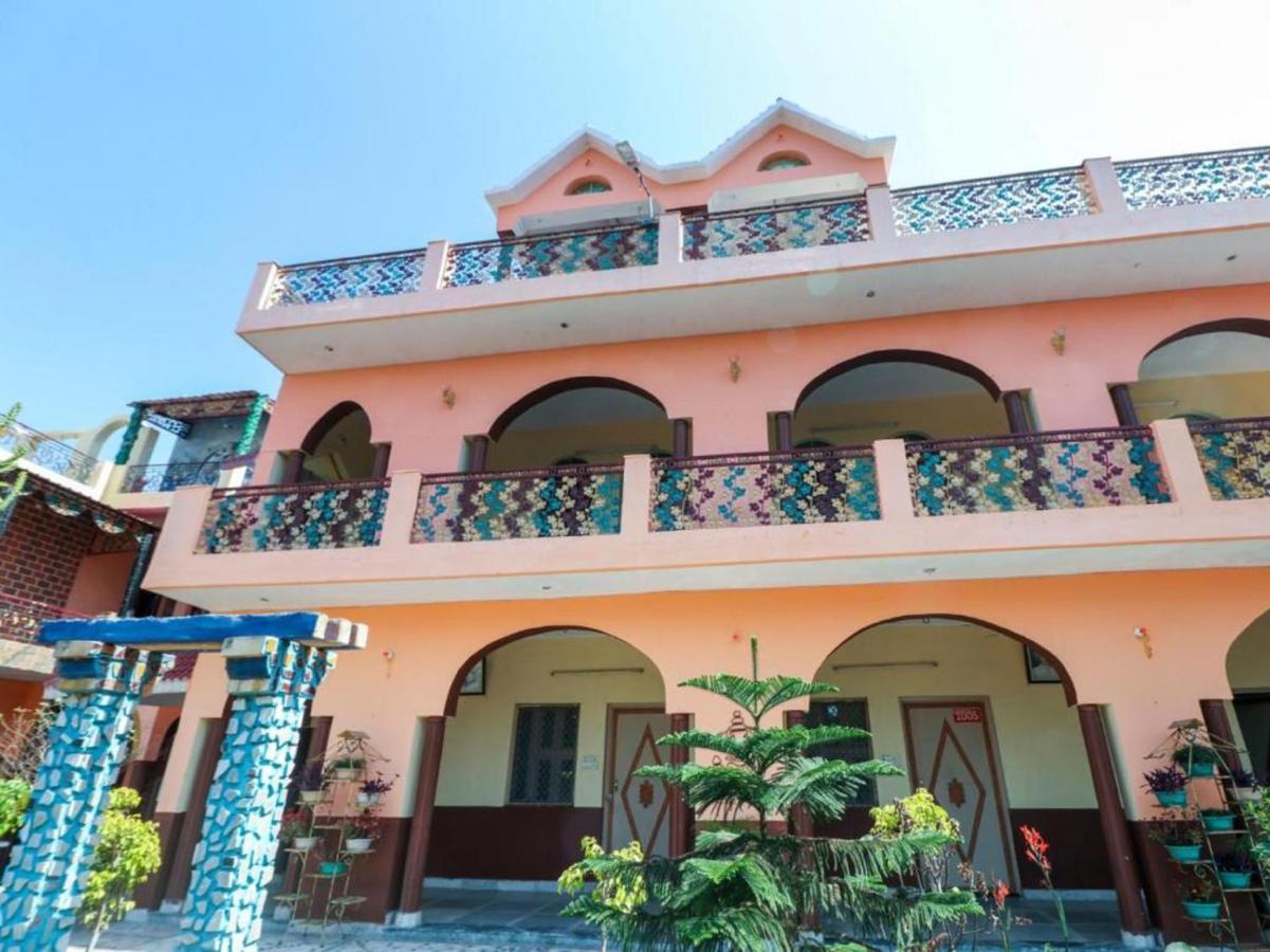 Spot On 75685 Shri Giriraj Dham Hotel Vrindavan