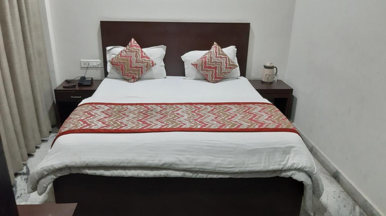 Sar Kamla Dham Skd Fully Vaccinated Staff Hotel Vrindavan