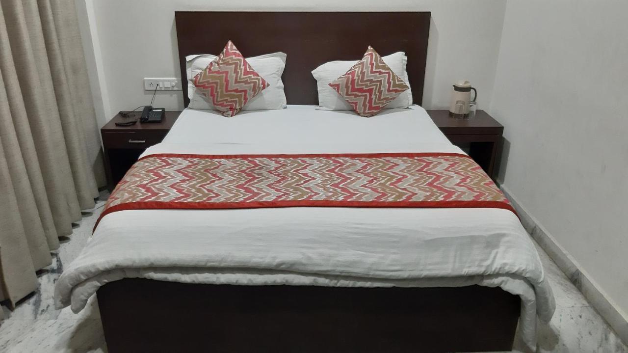 Hotel Sar Kamla Dham Skd Fully Vaccinated Staff 2*