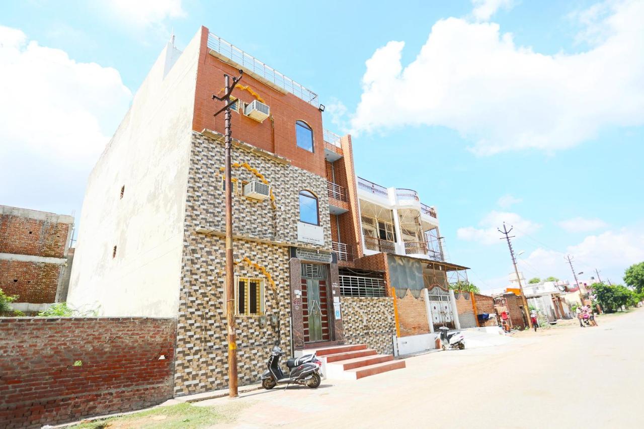 Oyo 44361 Shri Lajjaram Ashram Hotel