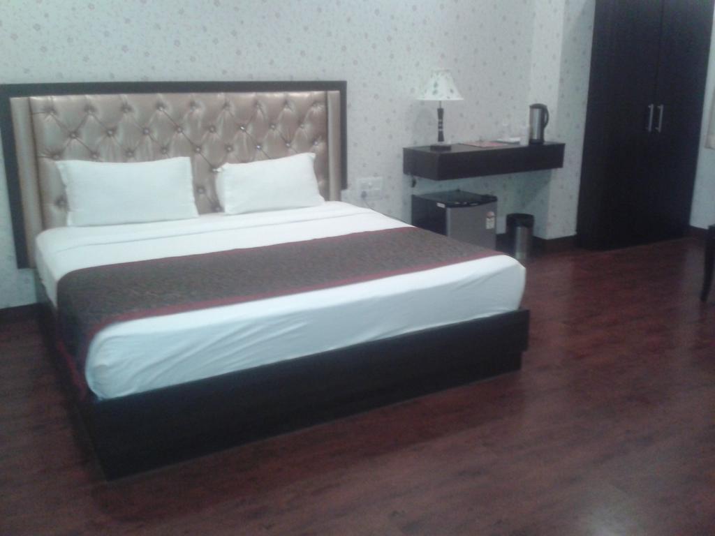 Krishna International Hotel 4*