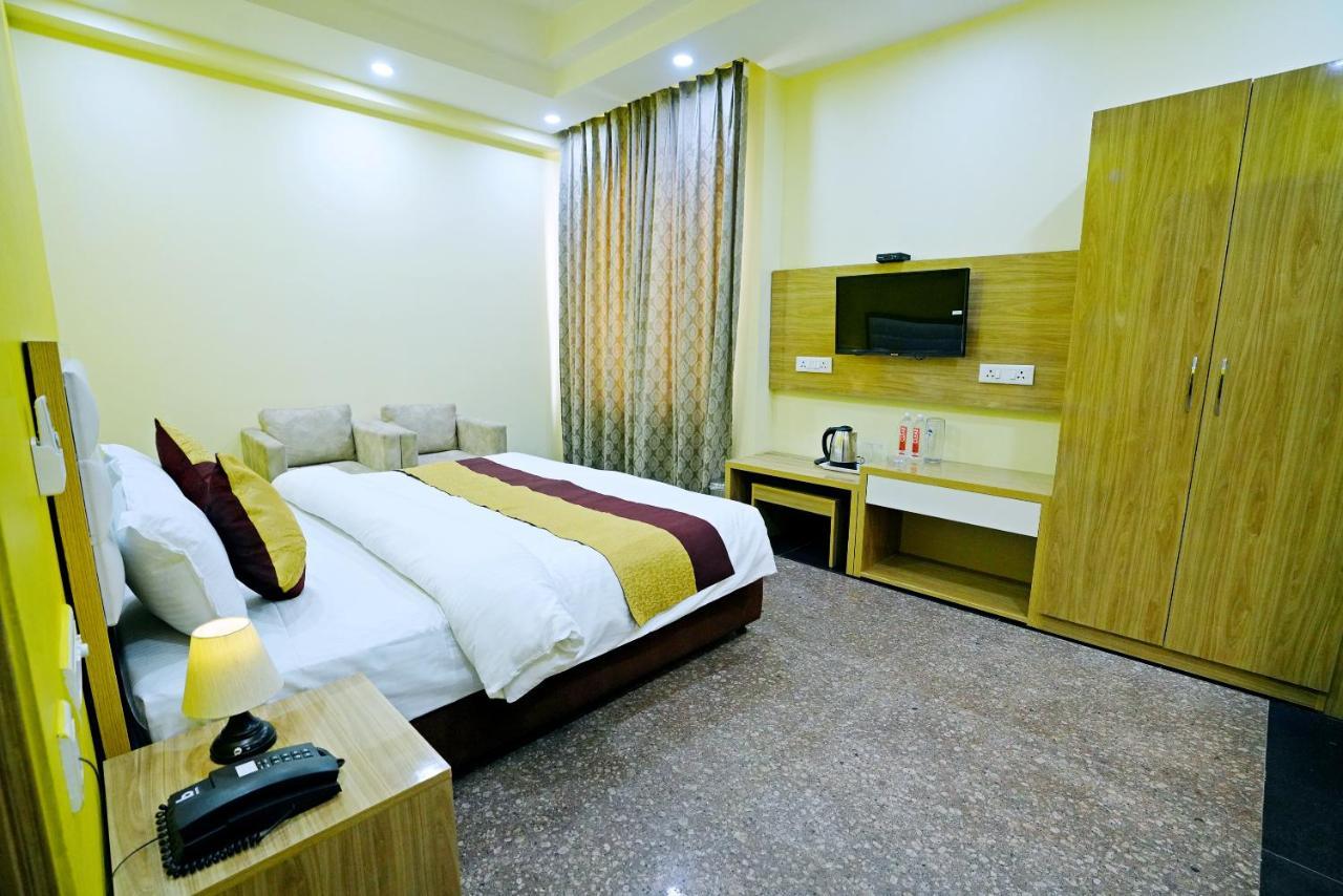 Hotel Sks Grand Palace-vrindavan