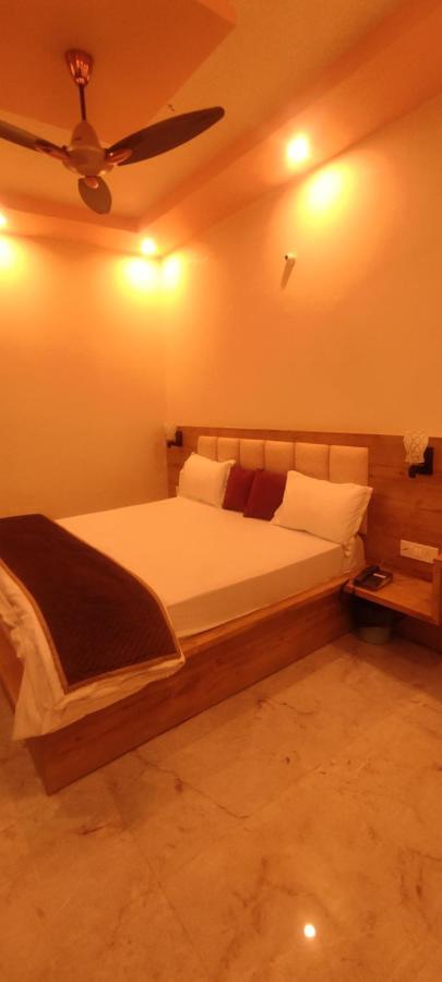 Guest house Devi Residency - Near Prem Mandir Bankey Bihari *