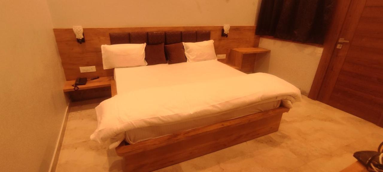 Devi Residency - Near Prem Mandir Bankey Bihari Guest house Vrindavan