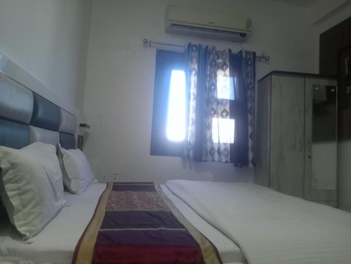 Gopi Dham 3* Vrindavan