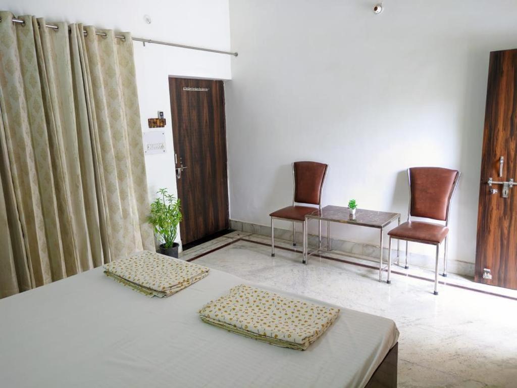 Kridha Holidays With Kitchen Holiday home *