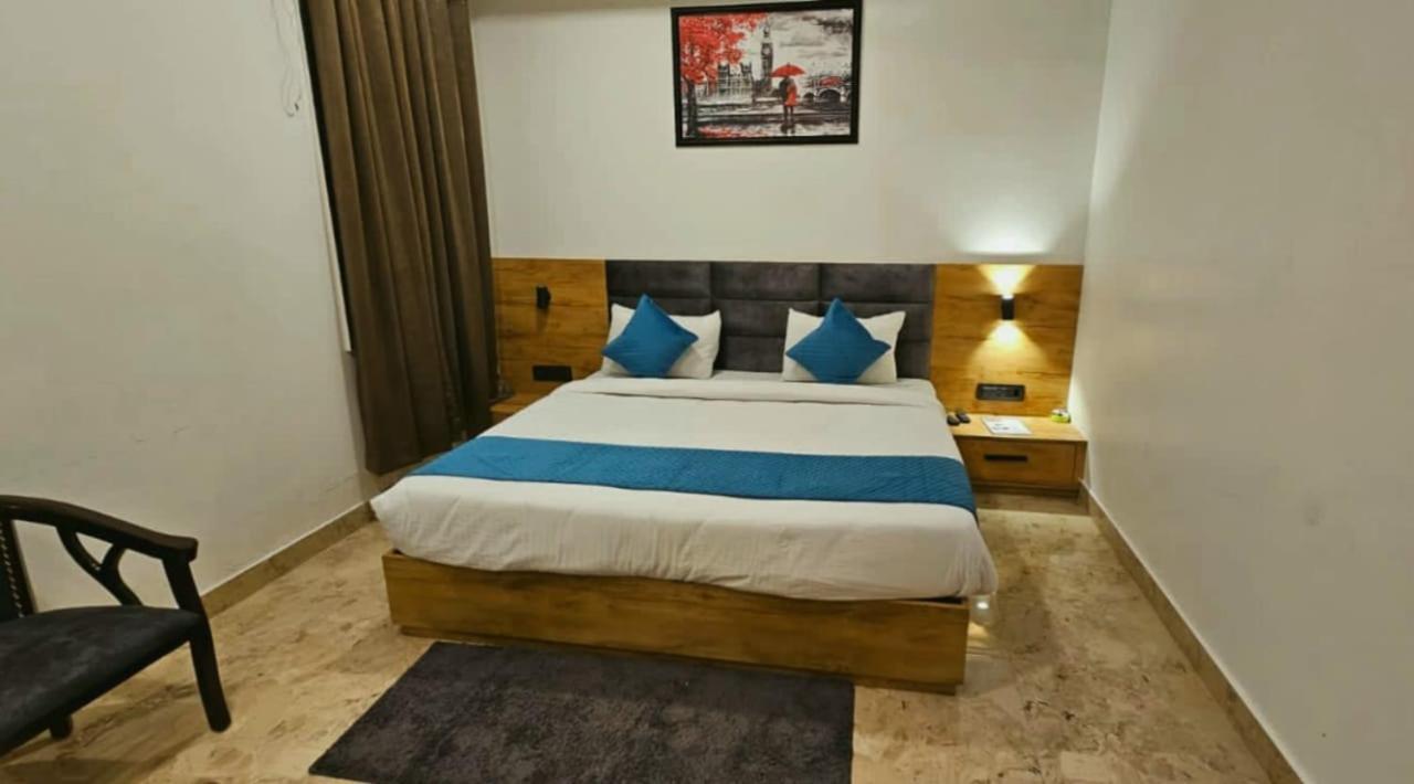 Hotel Radha Bihari Nikunj