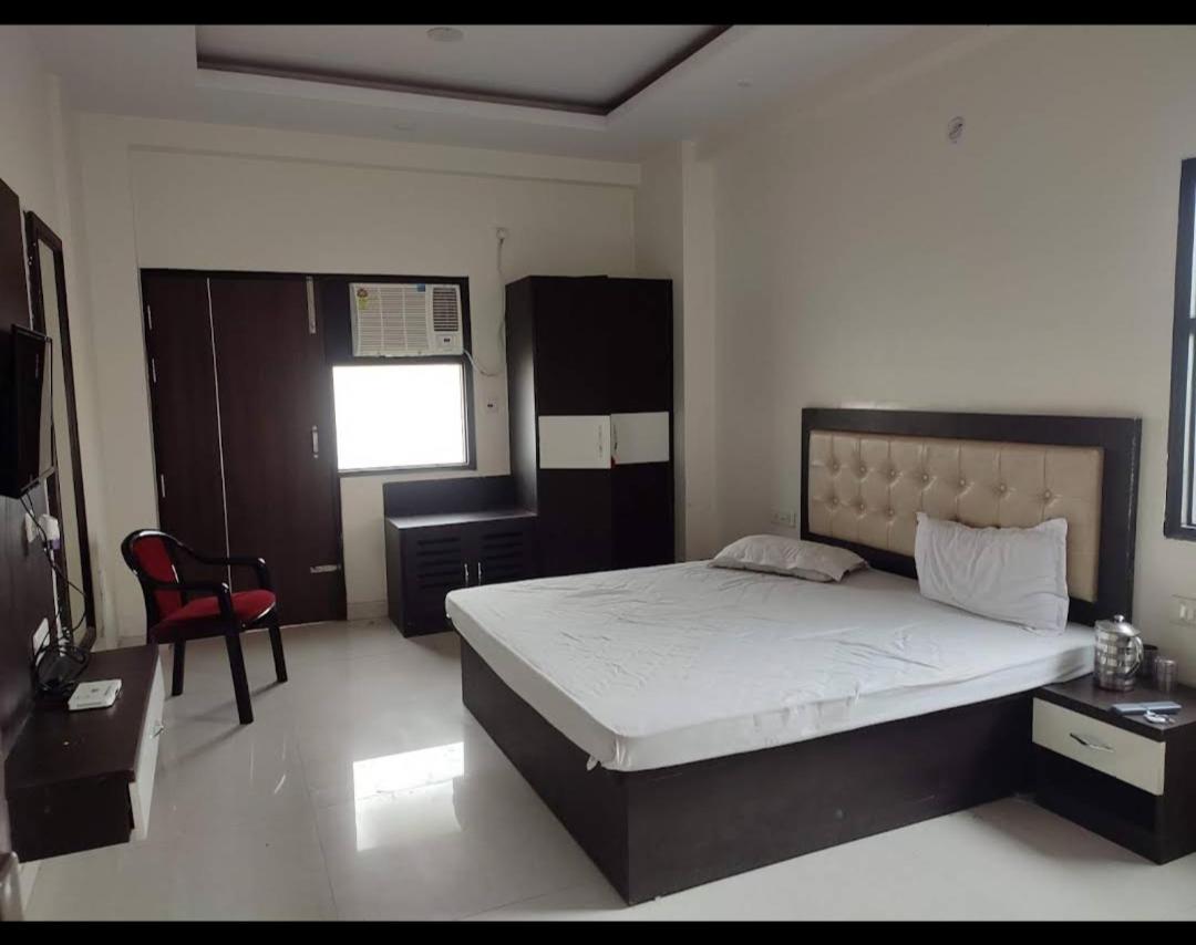 Shri Shiv Krishna Dham Guest house *
