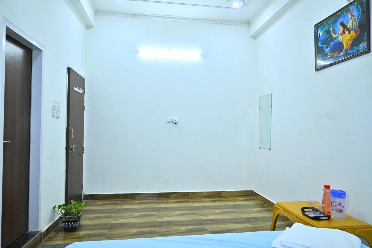 Hotel Pitambara Dham 2*