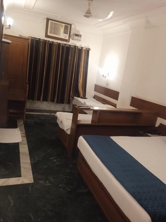 Ananda Krishna Hotel