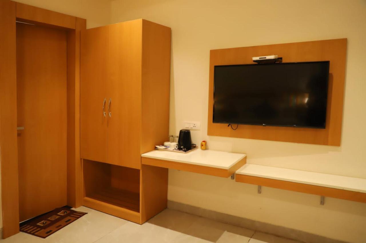 Hotel Ananda Castle