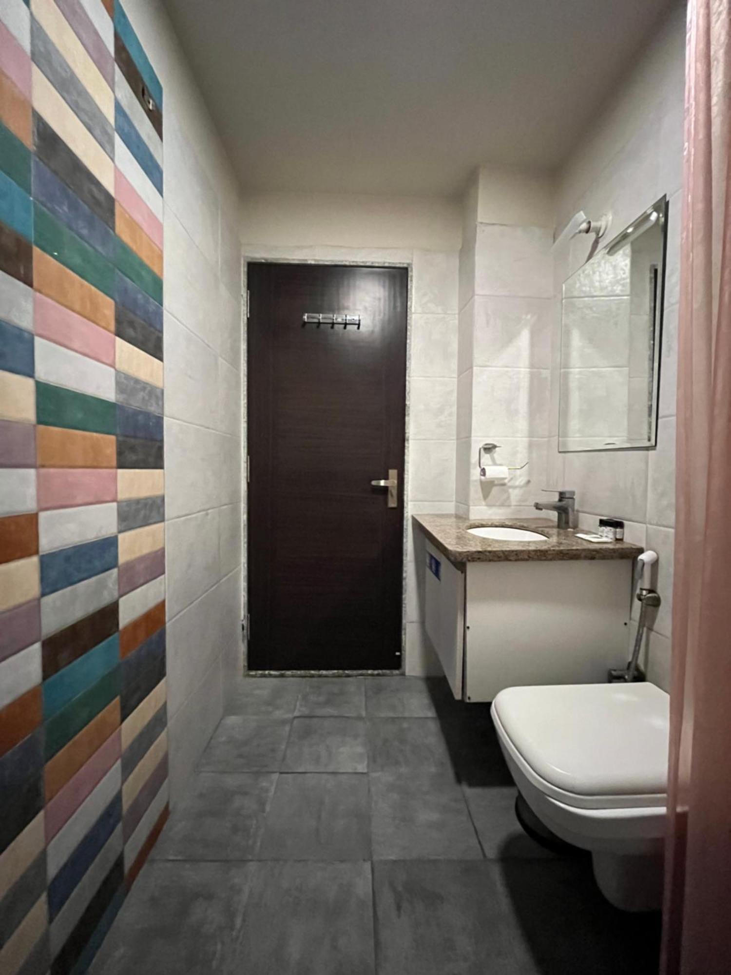 Shri Radha Nikunj - Opposite Prem Mandir Hotel 3*