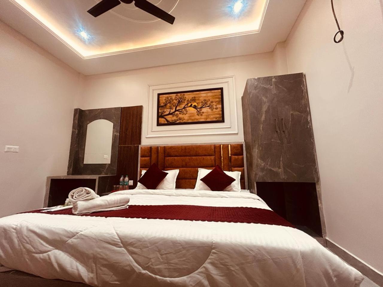 The Solitaire Express Hotel Vrindavan