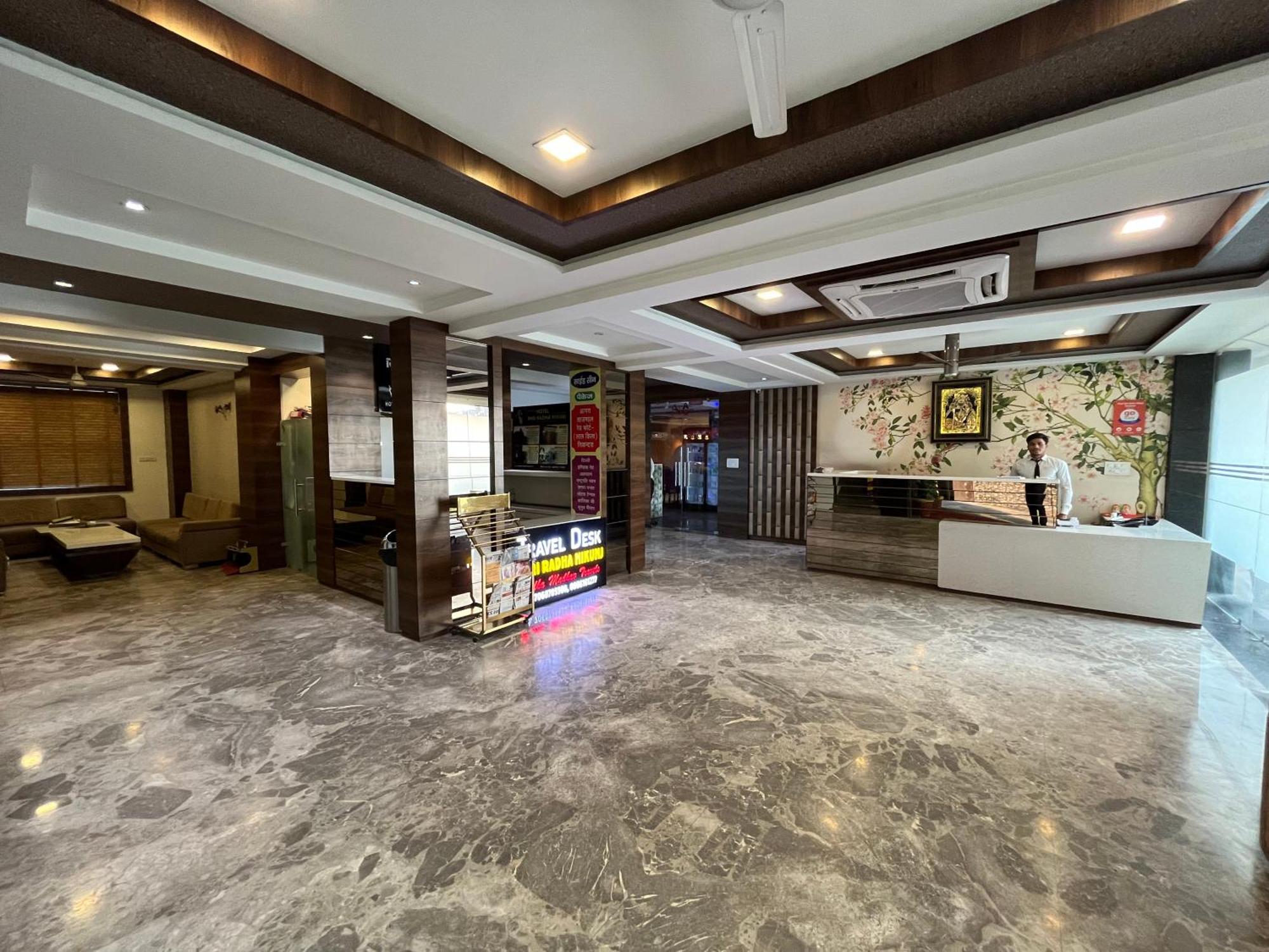Hotel Shri Radha Nikunj - Opposite Prem Mandir 3*