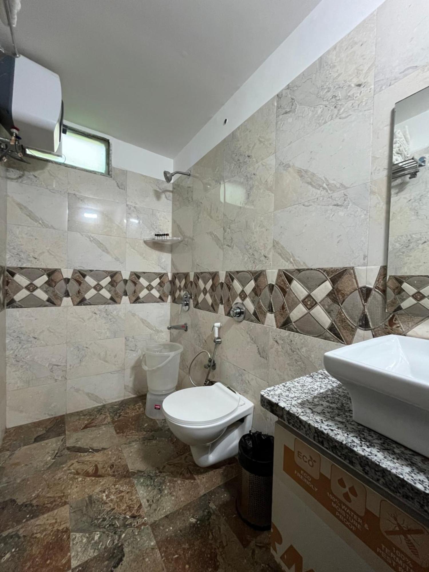 Hotel Shri Radha Nikunj - Opposite Prem Mandir 3*