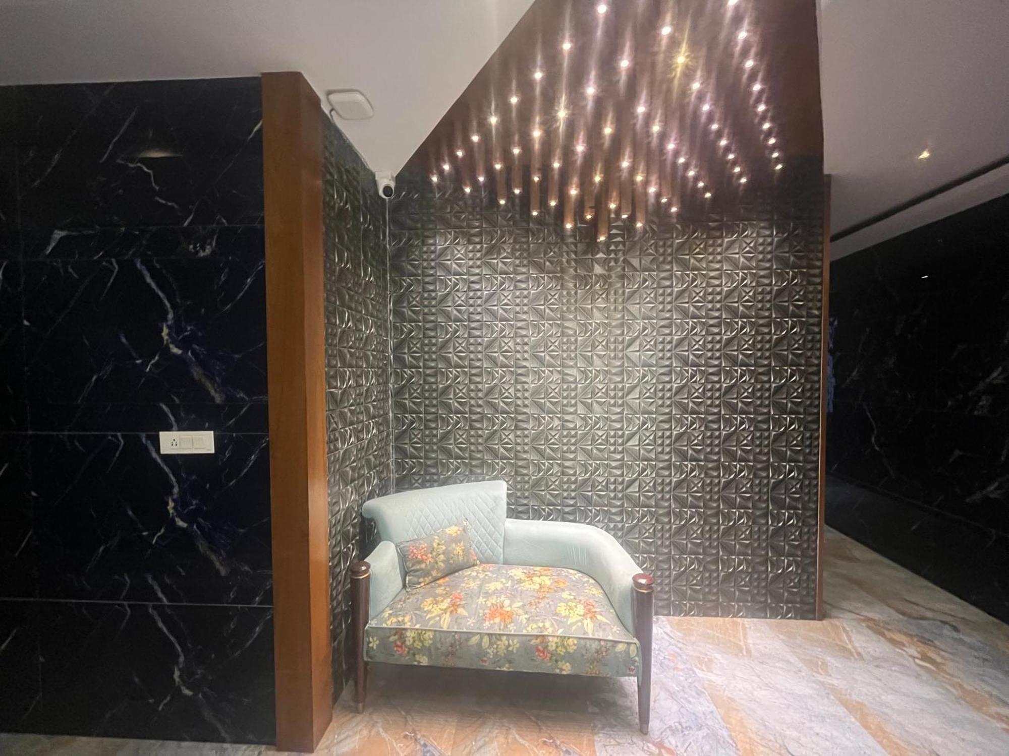 Shree Darshnam Hotel *