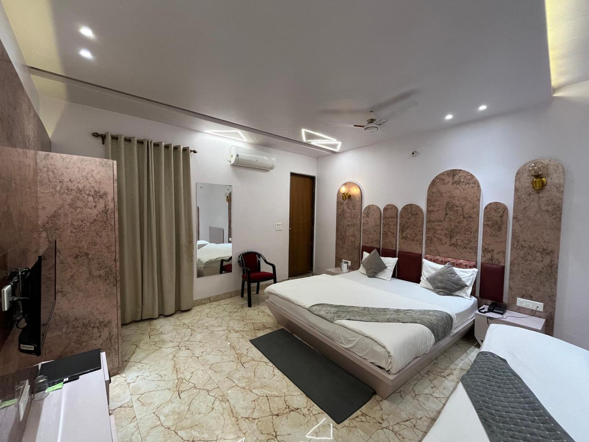 Hotel Shree Darshnam Vrindavan