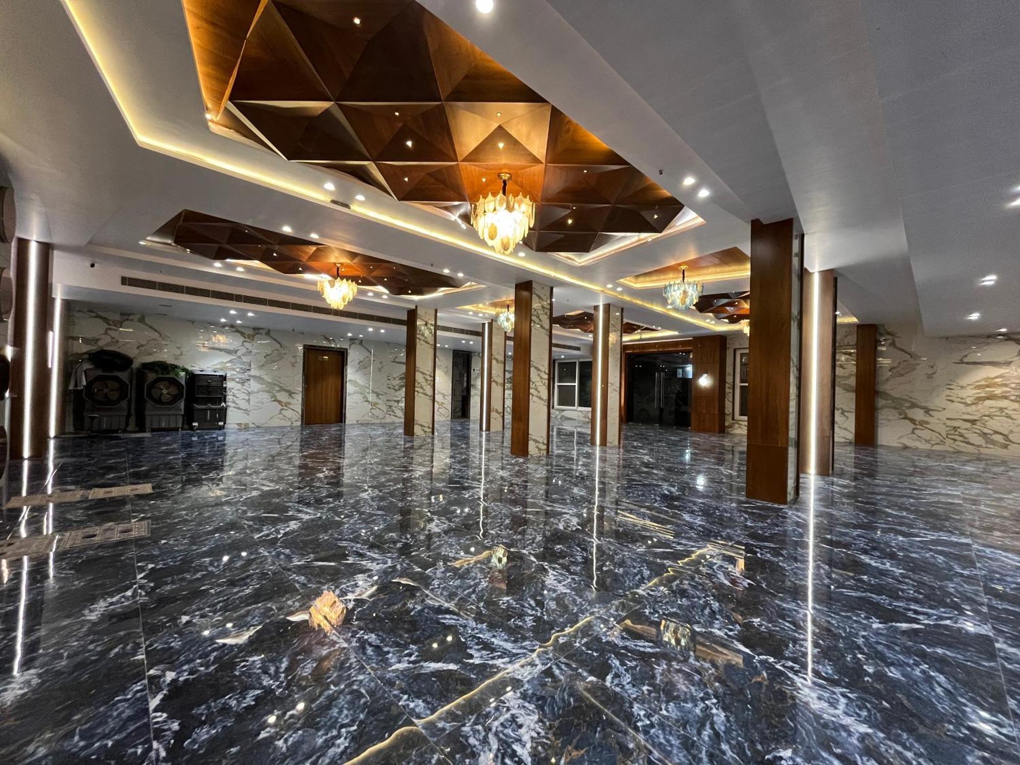 Shree Darshnam Hotel