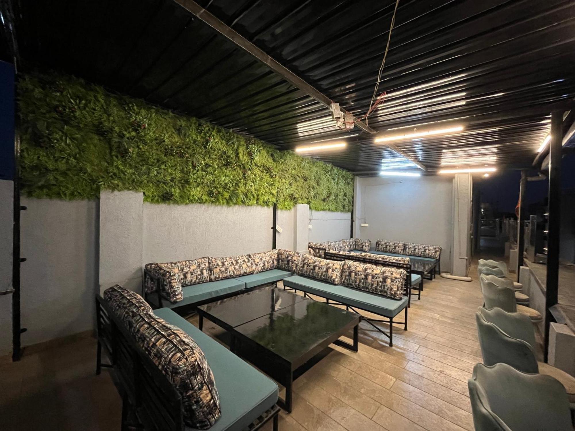 Shree Darshnam Hotel *